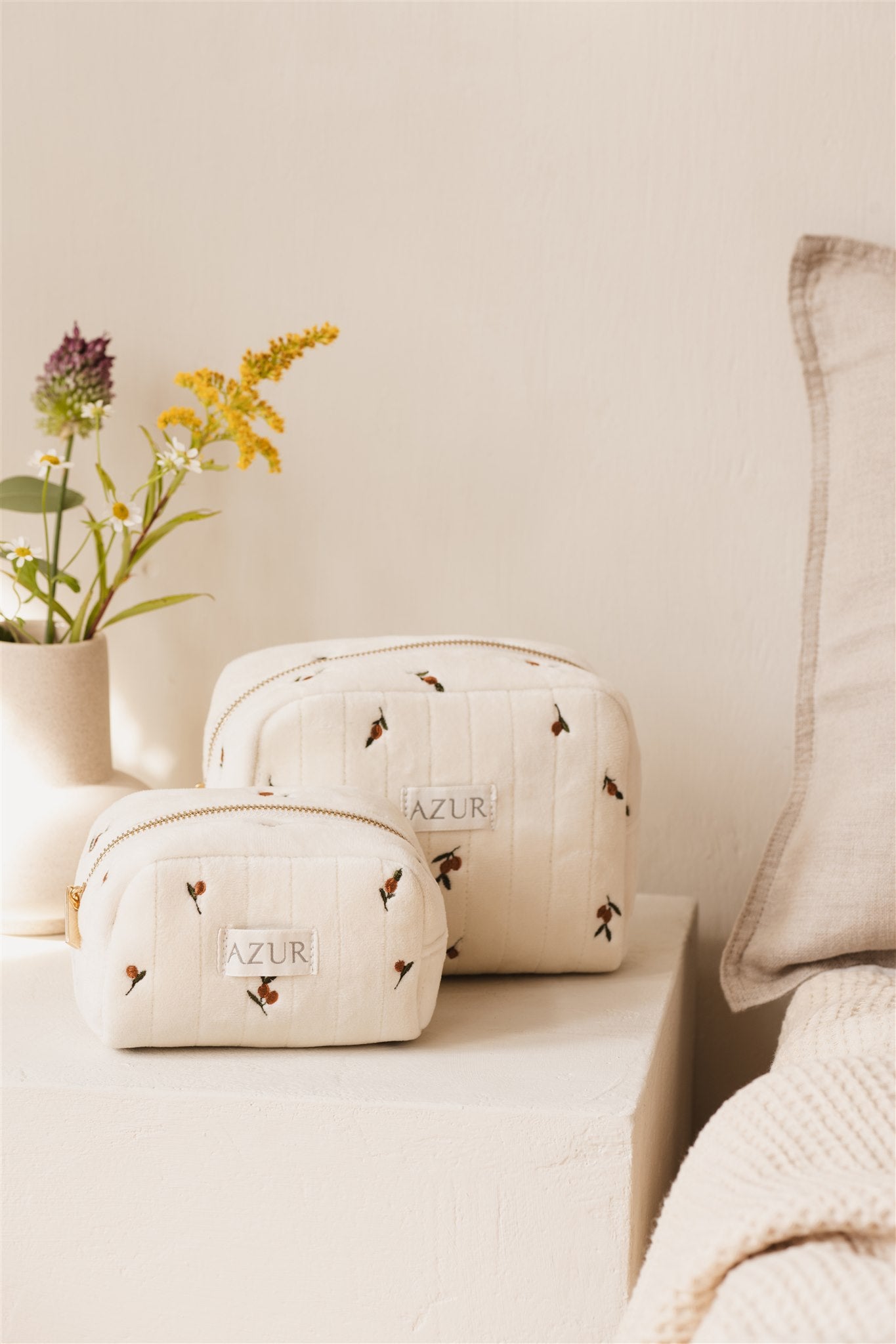 Toiletry bag Wild Flower | Sustainable velvet | Plastic-free